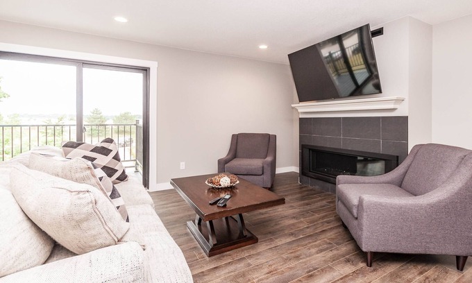 Kutzky Park Condo | Suites on 4th unit # 4 - 2 bdrm-2 bath-1 mile-Mayo Clinic