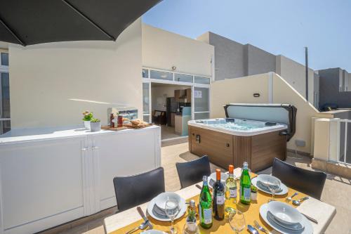 Mellieha Apartment | Summer Breeze Penthouse with private Hot Tub & terrace with panoramic views, by Getawaysmalta