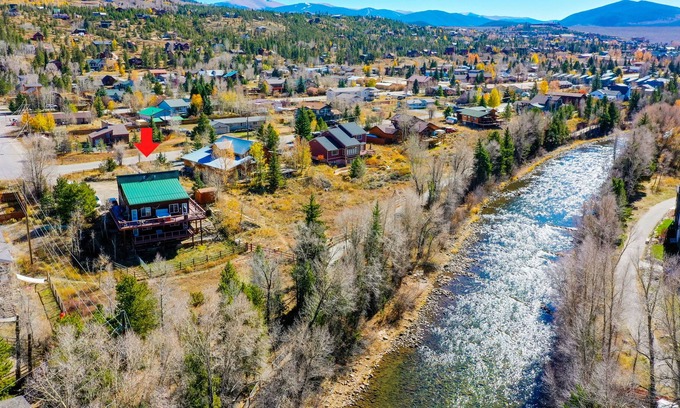 Willow Grove House | Summer get away on the river.