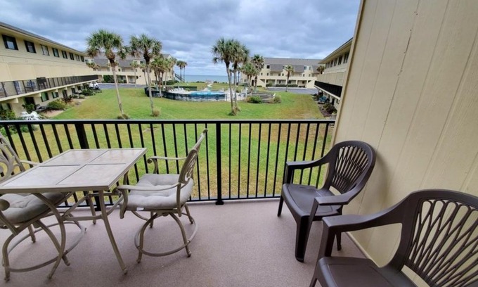 Crescent Beach Apartment | Summerhouse 433 condo