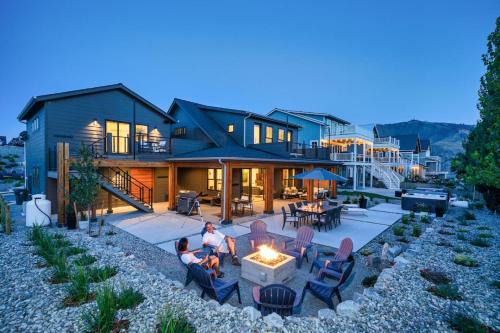 Chelan House | Summersalts #55 With Carriage House