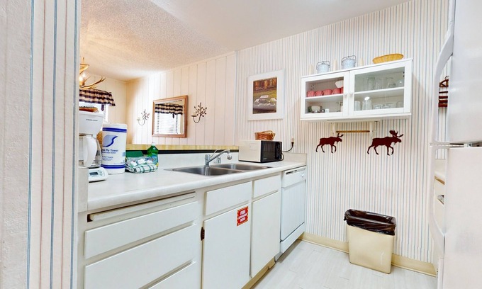 Mammoth Lakes Condo | Summit 237 Pet-Friendly, Rustic, On Free Shuttle Route by RedAwning