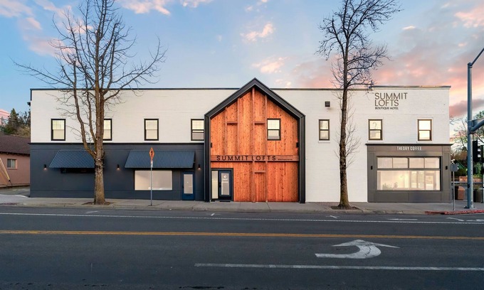 Mount Shasta Hotel | Summit Lofts, Downtown Mt Shasta, Queen Bed, #208