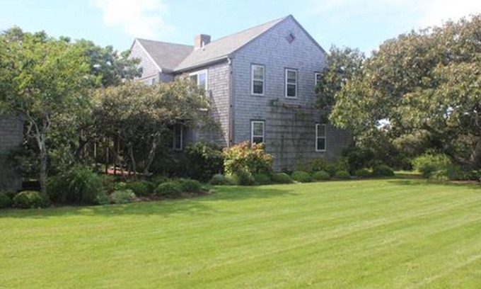 Tom Nevers House | Sun-filled Charming 3Bed 3bath. Walk to beach!