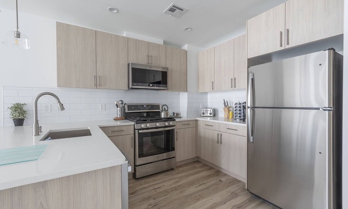 Hoboken Apartment | Sun-kissed 3BR Loft With Patio Minutes to NYC