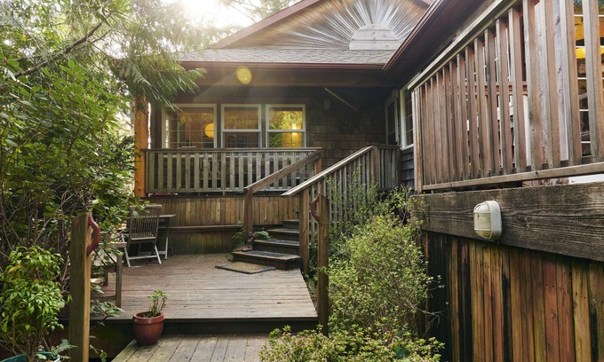 Manzanita Cottage | Sunbursts Cottage, MCA #1011, Inviting, Close-in Wooded Setting