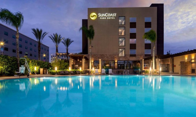 Anaheim Resort Hotel | SunCoast Hotel Anaheim, Tapestry Collection by Hilton