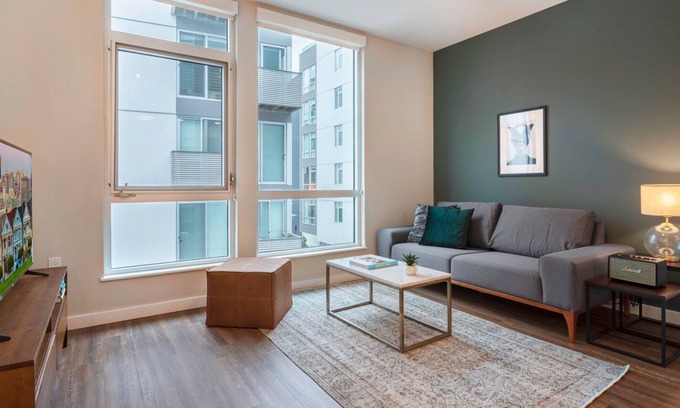 South of Market Apartment | Sunlit SoMa 2BR w/ Gym, Roofdeck, walk to Tech HQs and BART, by Blueground