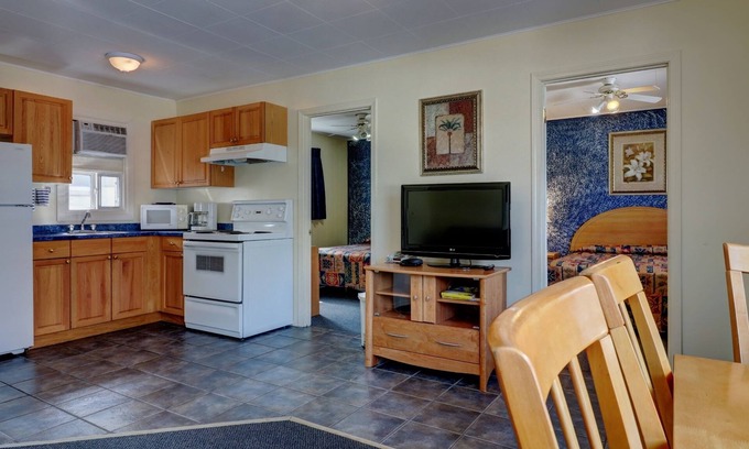 Okanagan-Similkameen Hotel | Sunny Beach Motel