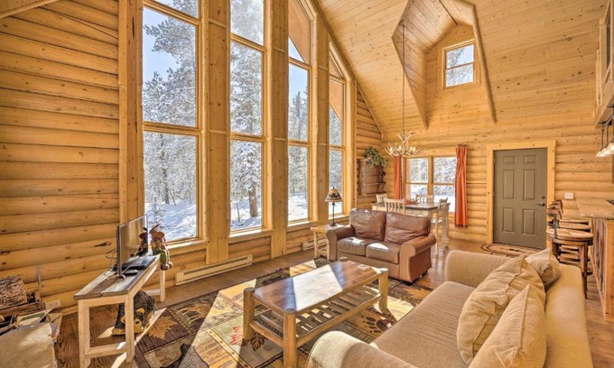 Florissant House | Sunny Forest Cabin with Views of Pikes Peak Mtn!