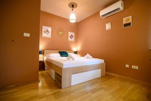 Sarsoni Apartment | Sunny hill