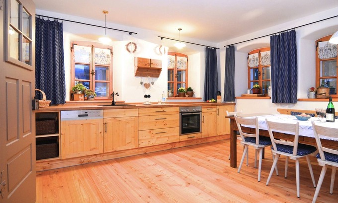 Stadlern House | Sunny holiday home near the forest