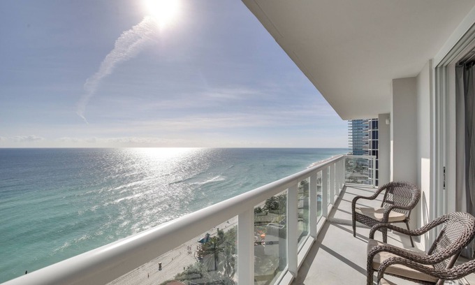 Sunny Isles Beach Apartment | Sunny Isles Beach Retreat w/Resort Perks!