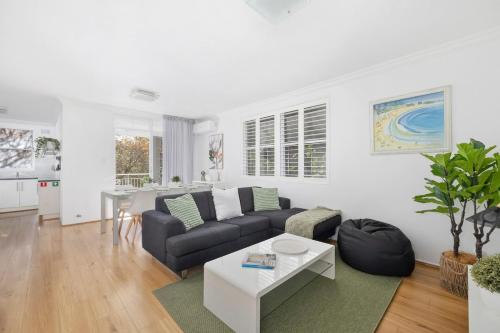 Manly Apartment | Sunny Manly Escape 2 min walk to beach