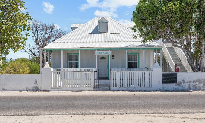 Cockburn Town House | Sunnyside Cottage