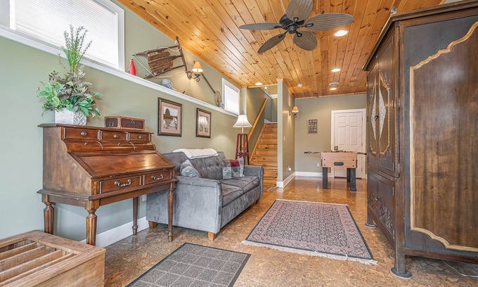 McHenry Cabin | Sunrise Cove