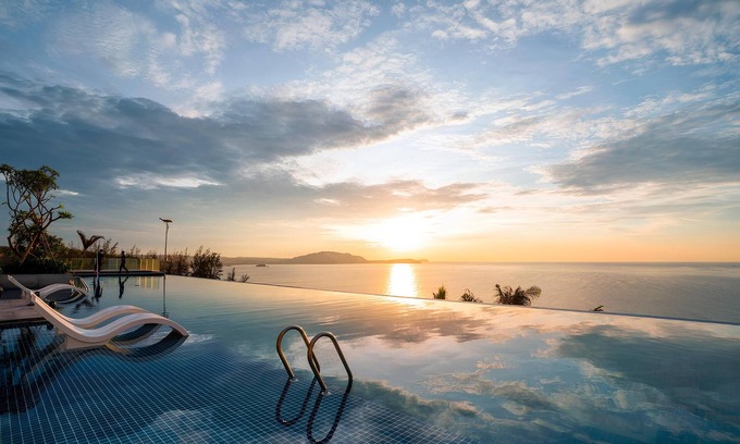 Suoi Nuoc Beach Hotel | Sunrise Oceanfront Mui Ne - V Ruby