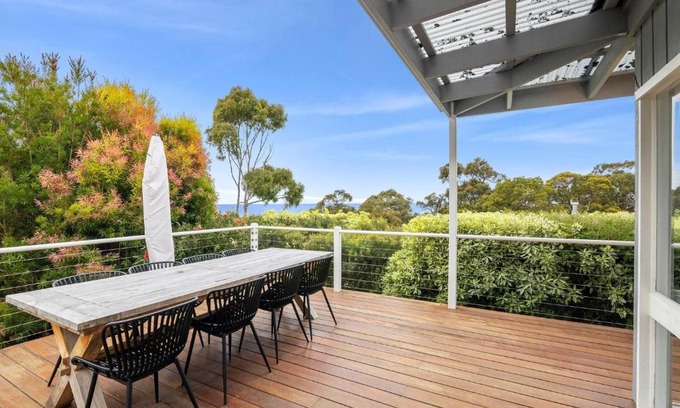 Lorne House | Sunrise on William