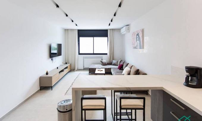 Les Berges du Lac Apartment | Sunset 204 Luxury 2bds With Gym