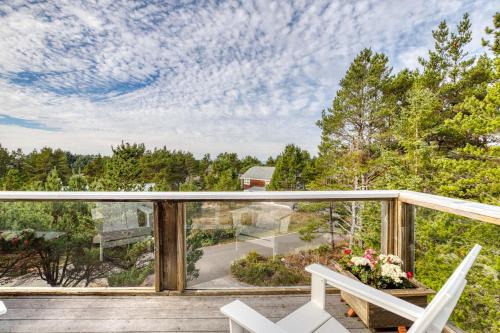 Manzanita House | Sunset Crest MCA 50608 - Meredith Lodging