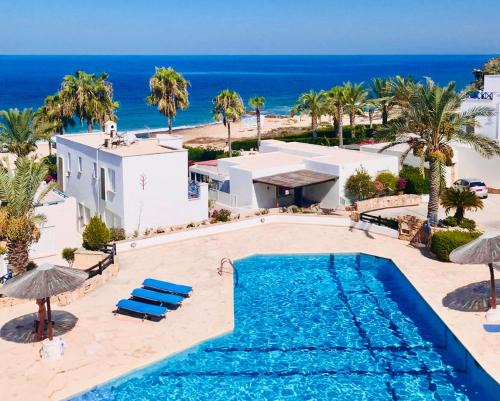 Chlorakas Apartment | Sunset Deluxe Villa and Studios
