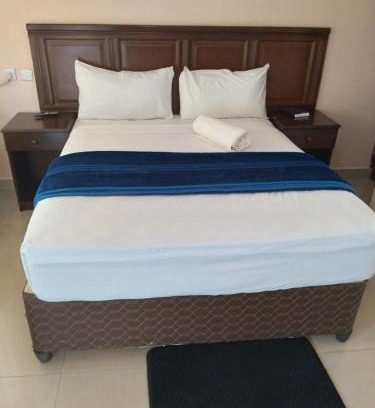 Livingstone Bed & Breakfast | Sunset Junction Lodge & Tours