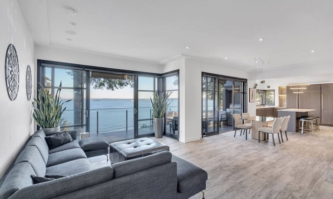 West Vancouver House | Sunset Lane Waterfront Home