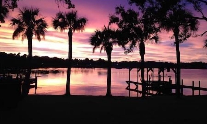 Interchange Square House | Sunset on the Bayfront - Kayak with the dolphins!