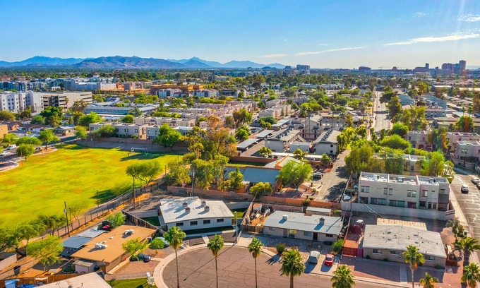 Alegre Community Apartment | Sunset on the Cul-de-sac 1BR Apartment