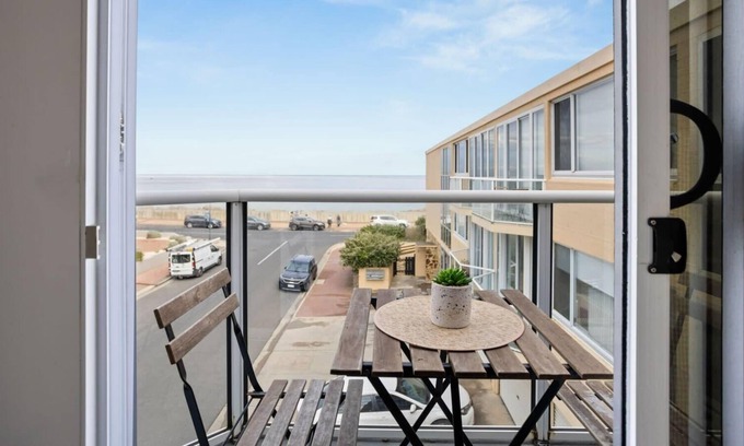 Glenelg South Apartment | Sunset Sanctuary | Oceanview Retreat Glenelg South |Adelaide Cabaret Festival