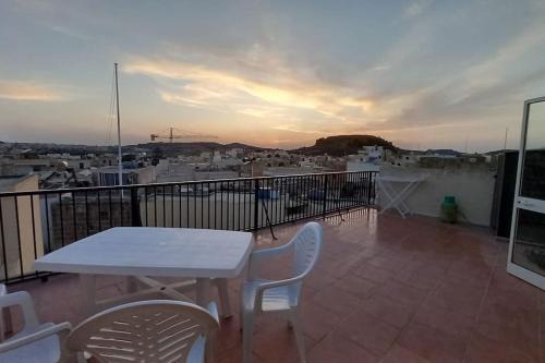 Victoria Apartment | Sunset Suite