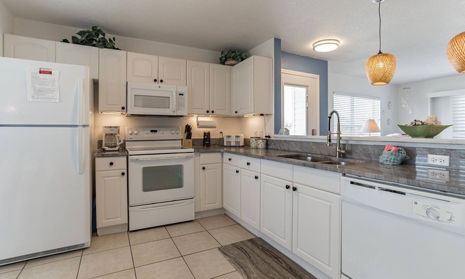 Englewood House | Sunset Views + Steps From The Beach With Elevator 2 Bedroom Duplex by Redawning