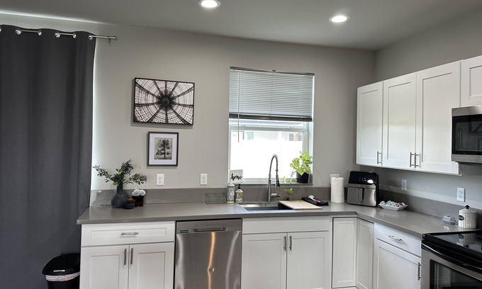 Kimberly House | Sunsets! 4 Bd 2 Ba spacious NEW home in Heritage Farms Subdivision Super Clean!
