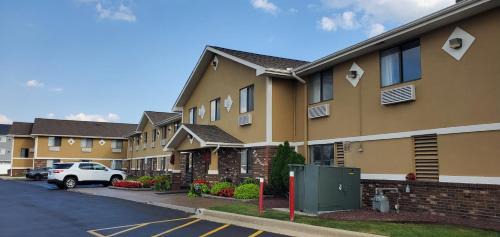 Sterling Heights Hotel | Super 8 by Wyndham Sterling Heights/Detroit Area