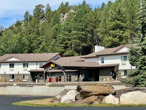 Custer Hotel | Super 8 by Wyndham Custer/Crazy Horse Area