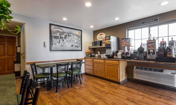 Douglas Hotel | Super 8 by Wyndham Douglas