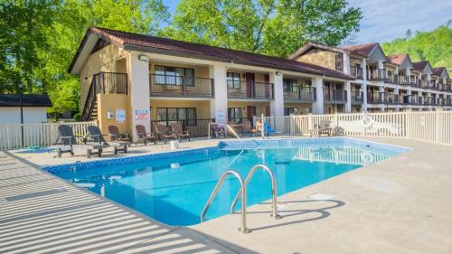 Gatlinburg Hotel | Super 8 by Wyndham Downtown Gatlinburg at Convention Center