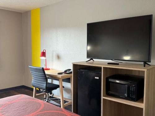 Evansville Hotel | Super 8 by Wyndham Evansville East