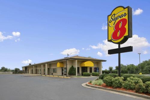 Tupelo Hotel | Super 8 by Wyndham Tupelo Airport