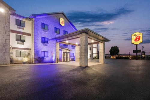 Uniontown Hotel | Super 8 by Wyndham Uniontown PA