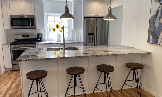 Harters Heights House | Super Clean Renovated/Steps to Stadium/Eddy St.