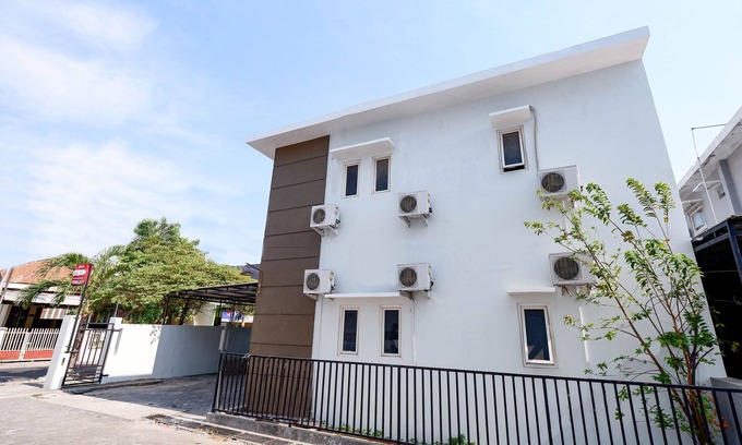Semarang Hotel | Super OYO 1565 Palebon Residence