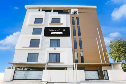 Dehradun Hotel | Super Townhouse ISBT Dehradun
