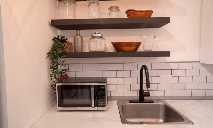 Cote-Des-Neiges—Notre-Dame-De-Grace Apartment | SUPERB 1 Bed Apt. Steps Away From Metro