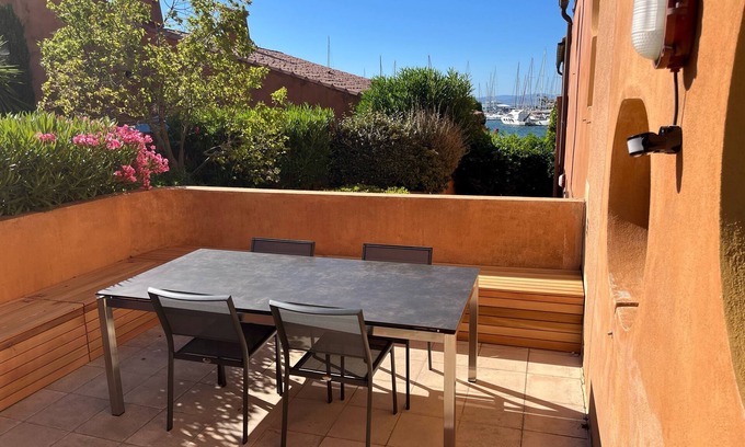 Porquerolles Apartment | Superb, charming, refurbished waterfront apartment overlooking the port