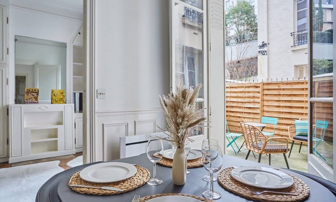 Grenelle Apartment | Superb Eiffel Tower Terrace Apartment