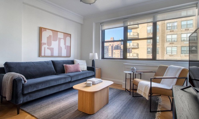 Upper East Side Apartment | Superb UES 2BR w/Gym & Elevator, close to Central Park, by Blueground
