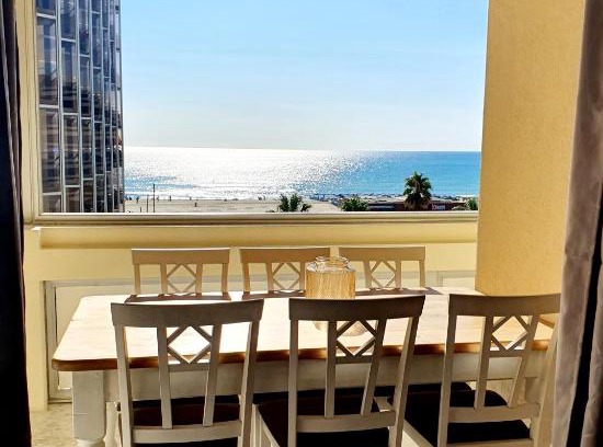 La Cote Radieuse Apartment | Superbe appartement face à la mer avec parking privatif