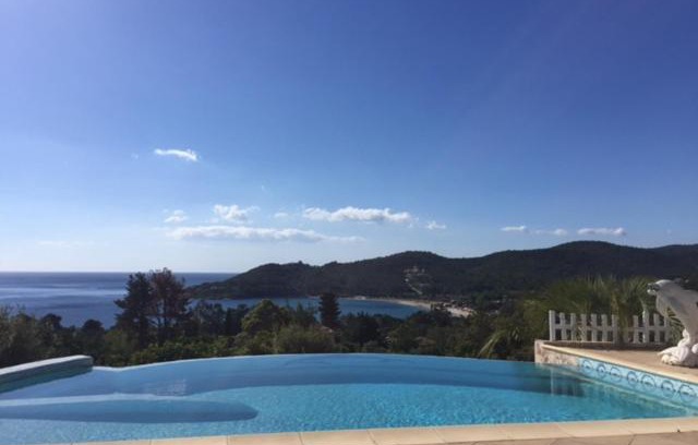 Favone Villa | Superbe villa vue mer avec piscine a debordement