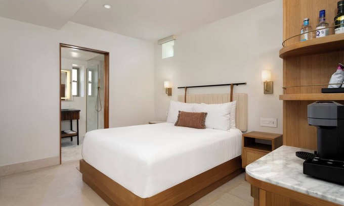San Francisco House | Superior Queen NW, Alma San Juan, Rooftop Pool, Heart of Old San Juan